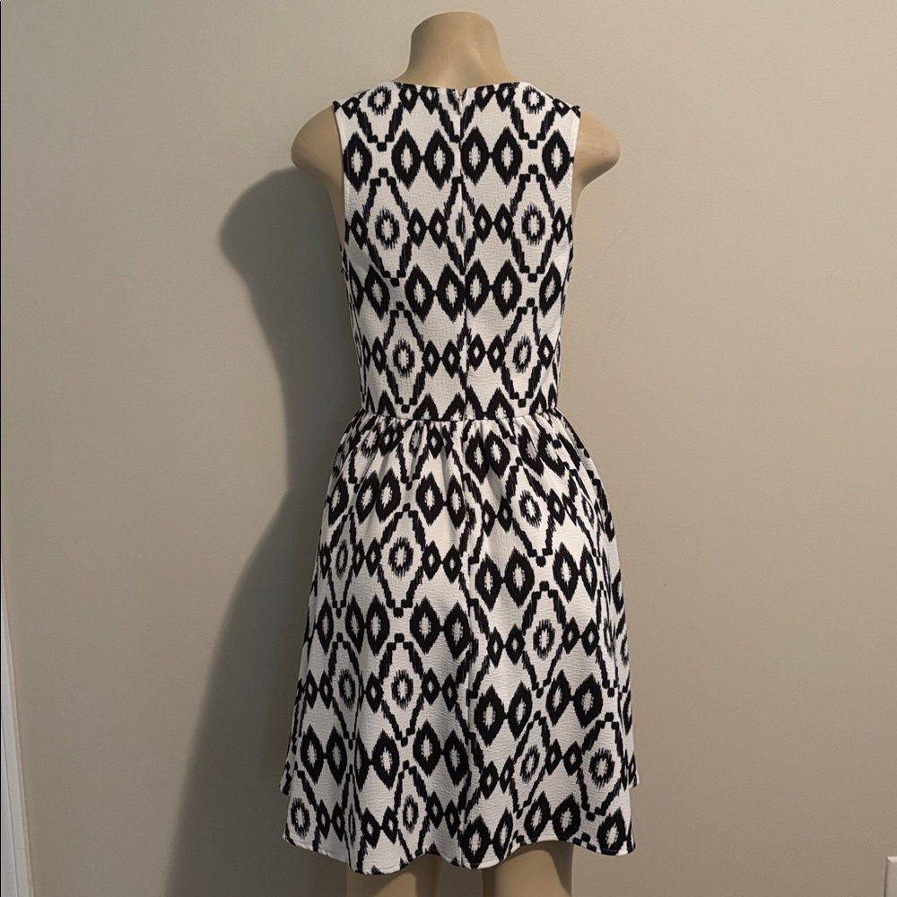 EVERLY-TRIBAL PRINT SLEEVELESS DRESS size M - Picture 6 of 8